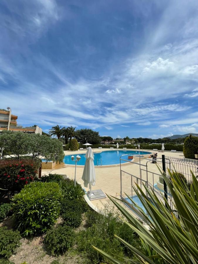 Beau Studio Dans Residence Avec Piscine Et Vue Sur La Ville - 5Min Des Plages Mandelieu-la-Napoule Exterior photo