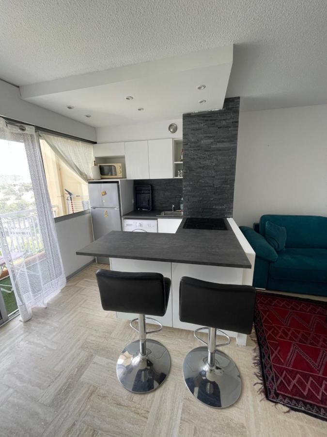 Beau Studio Dans Residence Avec Piscine Et Vue Sur La Ville - 5Min Des Plages Mandelieu-la-Napoule Exterior photo
