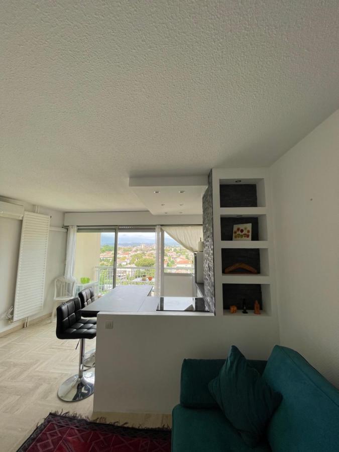 Beau Studio Dans Residence Avec Piscine Et Vue Sur La Ville - 5Min Des Plages Mandelieu-la-Napoule Exterior photo